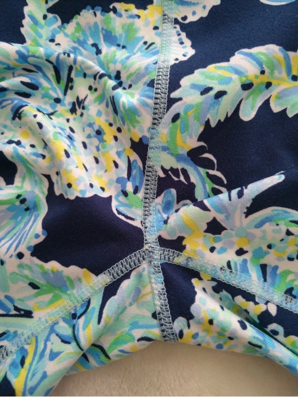 Lilly Pulitzer Navy, Aqua & Pink Floral Capri Leggings NWOT - Picture 4 of 10